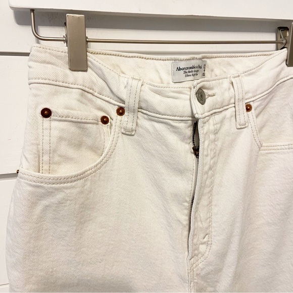 Abercrombie & Fitch | Women’s Curve Love the Ankle Straight High Rise Jeans 27/4 - Picture 4 of 8